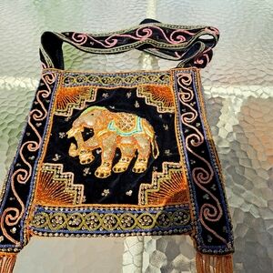 Vintage beaded shoulder bag, crissbody purse . Thailand size 12×12.
